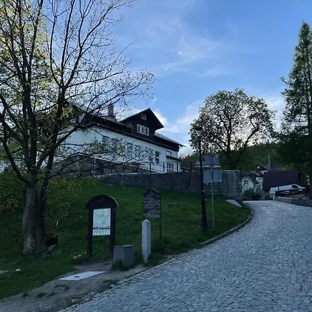Szymanowka Apartment *